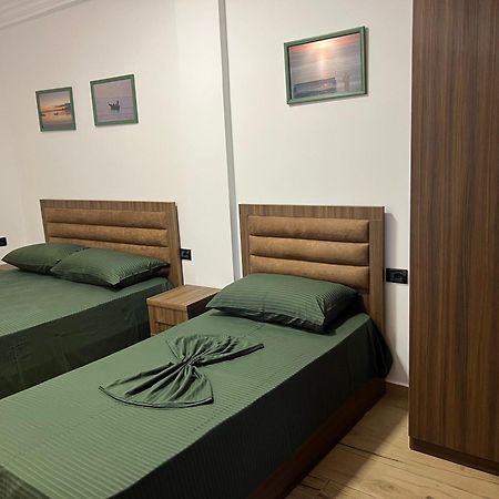 Hotel Brifs Shëngjin Buitenkant foto