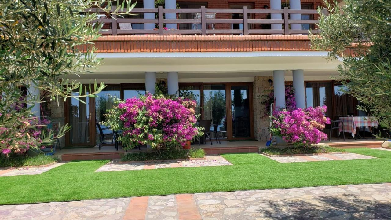 Hotel Brifs Shëngjin Buitenkant foto