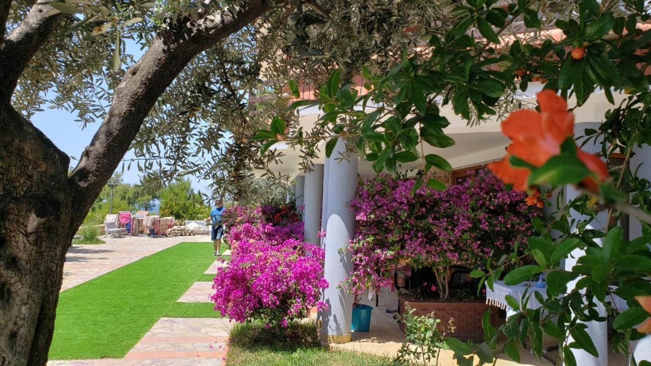 Hotel Brifs Shëngjin Buitenkant foto