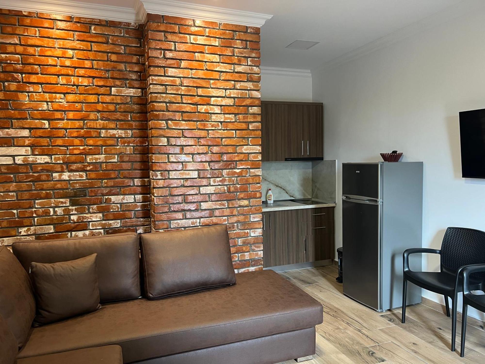Hotel Brifs Shëngjin Buitenkant foto