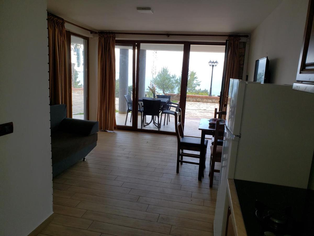 Hotel Brifs Shëngjin Buitenkant foto