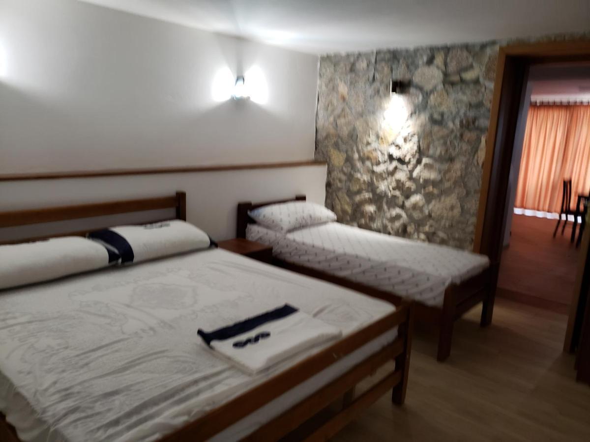 Hotel Brifs Shëngjin Buitenkant foto