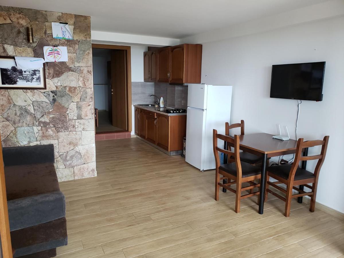 Hotel Brifs Shëngjin Buitenkant foto