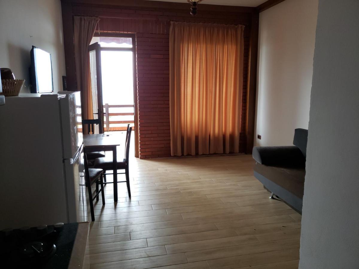 Hotel Brifs Shëngjin Buitenkant foto